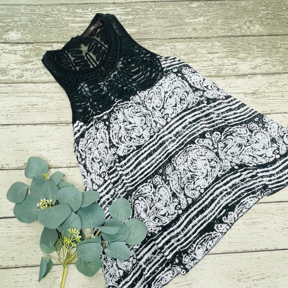 Hazel Lace Neckline Sleeveless Top